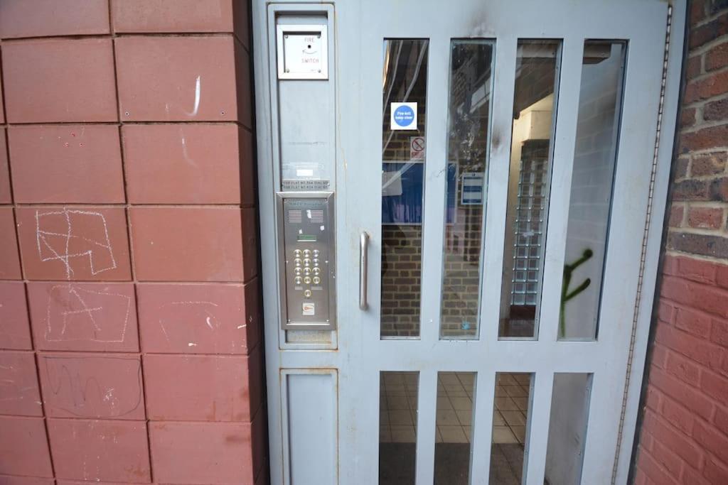 Lovely 4 Bedroom Apartment Close To The City Walking Distance From The Rivere View London Exterior photo