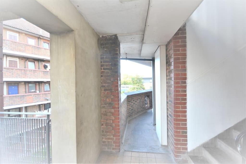 Lovely 4 Bedroom Apartment Close To The City Walking Distance From The Rivere View London Exterior photo